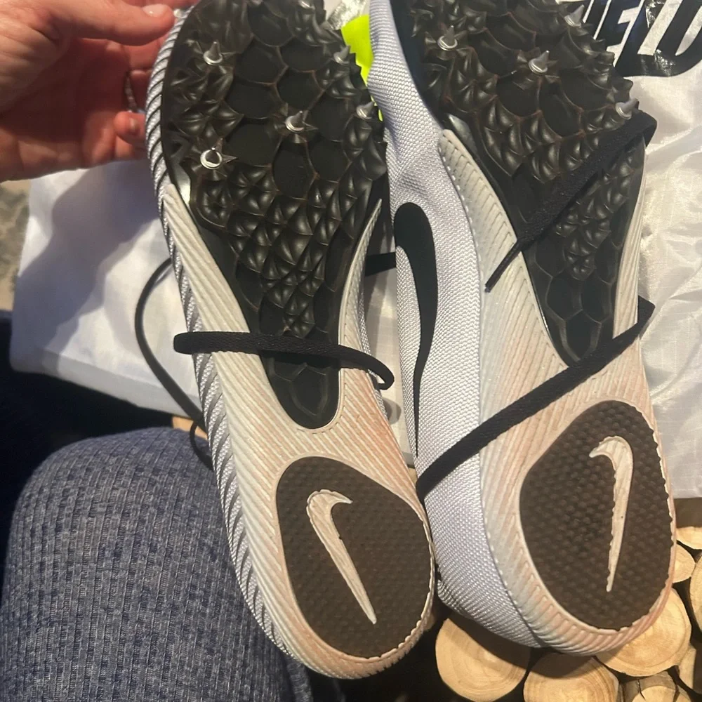 Nike Air Zoom Rival M 9 Spikes in Pure Platinum and Black - Picture 8 of 11